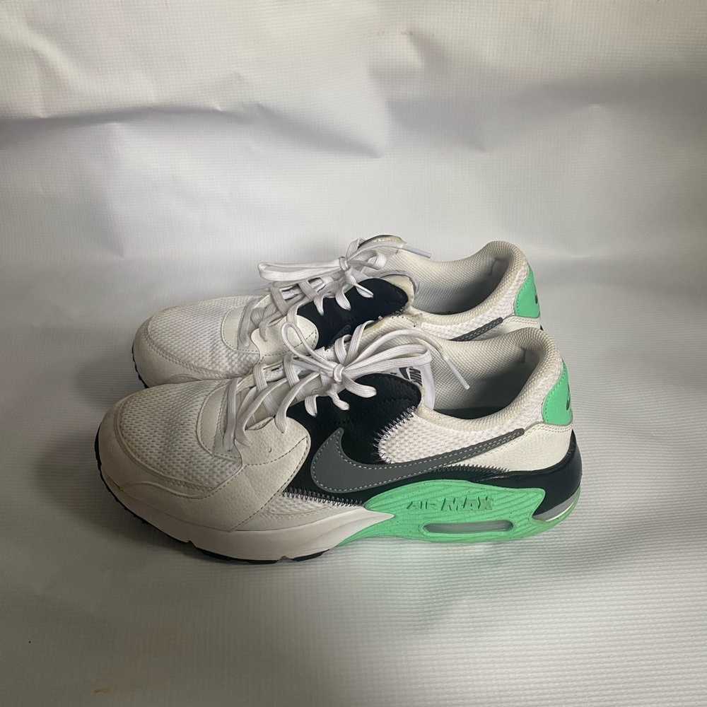 Nike Air Max Excee Size 11  US White, Green, and Black